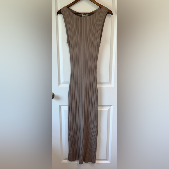DISSH Dresses & Skirts - DISSH Sleeveless Ribbed Tan Maxi Long Dress size medium